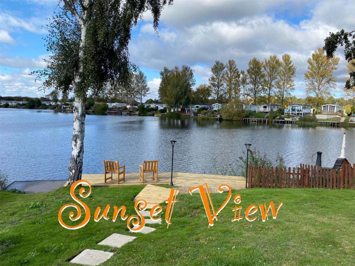 Tattershall Lakes Sunset View Caravan Lakeside, Hot Tub, Garden, Private Fishing Peg & Wifi Екстериор снимка