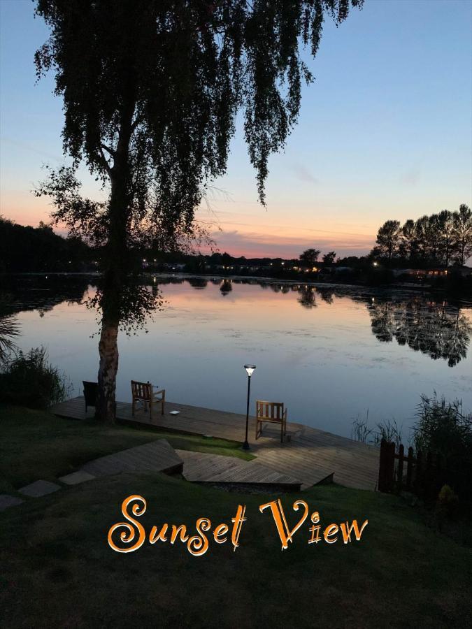 Tattershall Lakes Sunset View Caravan Lakeside, Hot Tub, Garden, Private Fishing Peg & Wifi Екстериор снимка