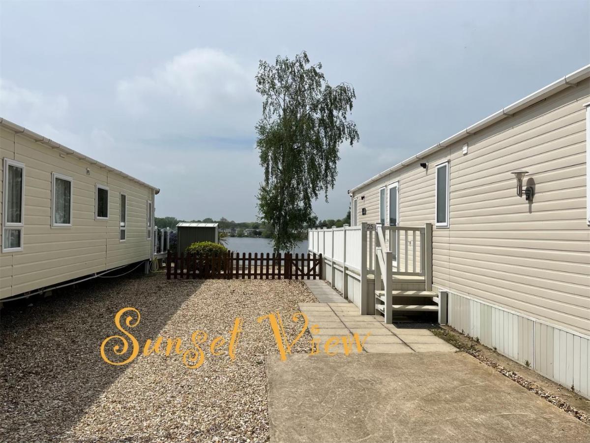 Tattershall Lakes Sunset View Caravan Lakeside, Hot Tub, Garden, Private Fishing Peg & Wifi Екстериор снимка