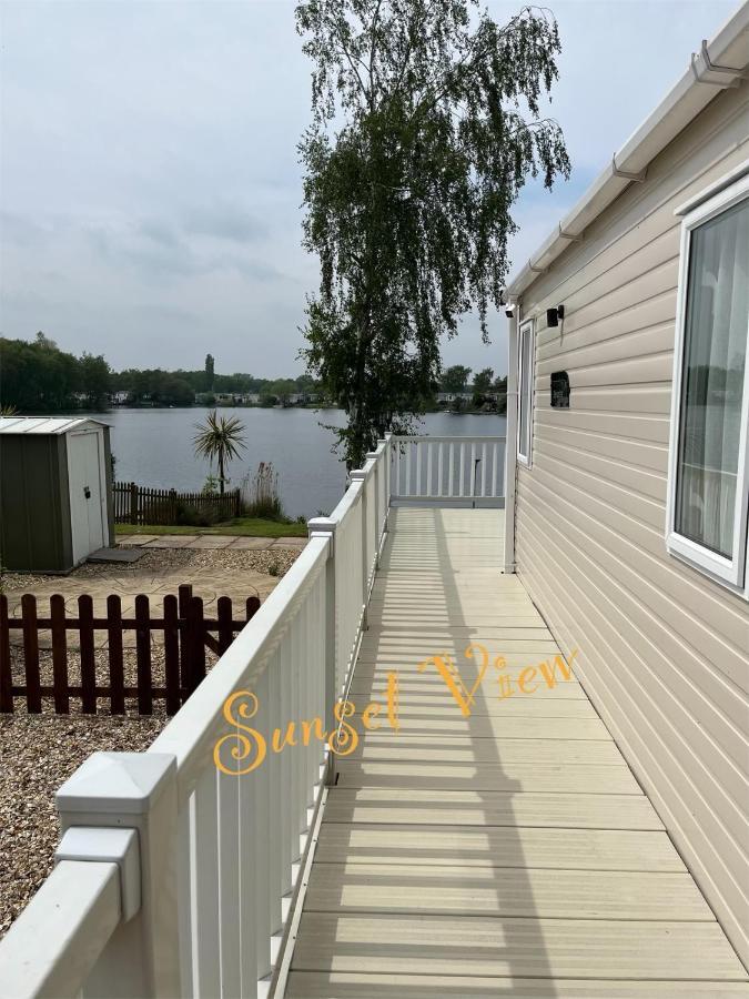 Tattershall Lakes Sunset View Caravan Lakeside, Hot Tub, Garden, Private Fishing Peg & Wifi Екстериор снимка