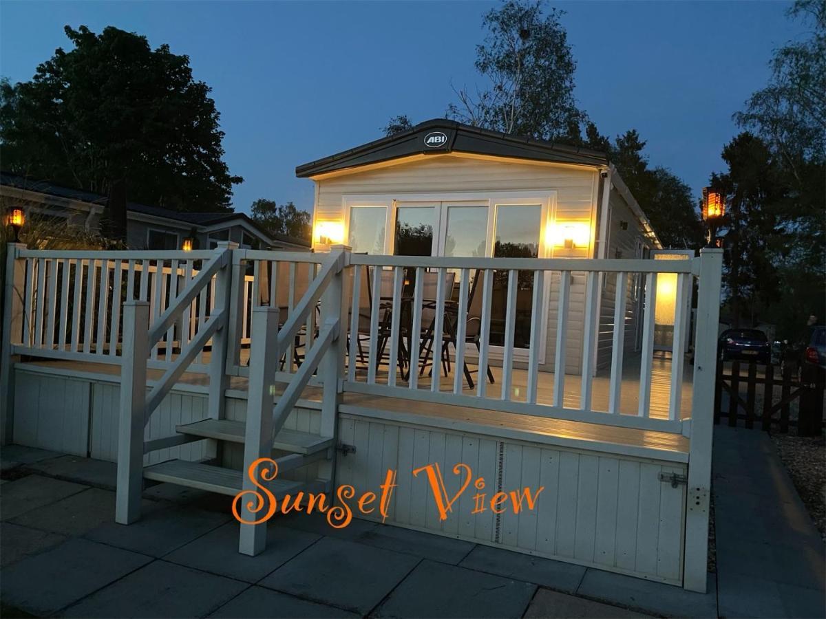Tattershall Lakes Sunset View Caravan Lakeside, Hot Tub, Garden, Private Fishing Peg & Wifi Екстериор снимка