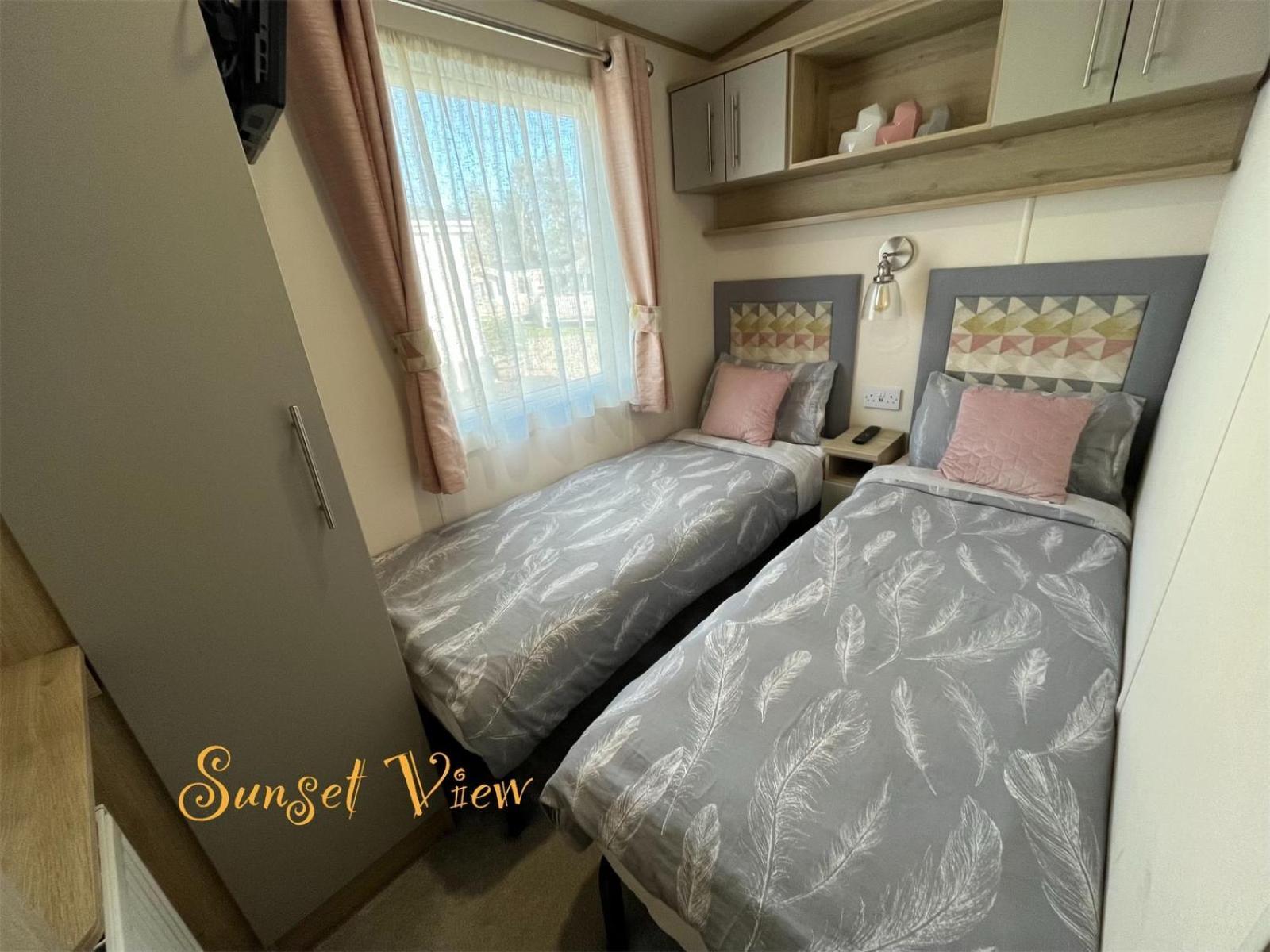 Tattershall Lakes Sunset View Caravan Lakeside, Hot Tub, Garden, Private Fishing Peg & Wifi Екстериор снимка