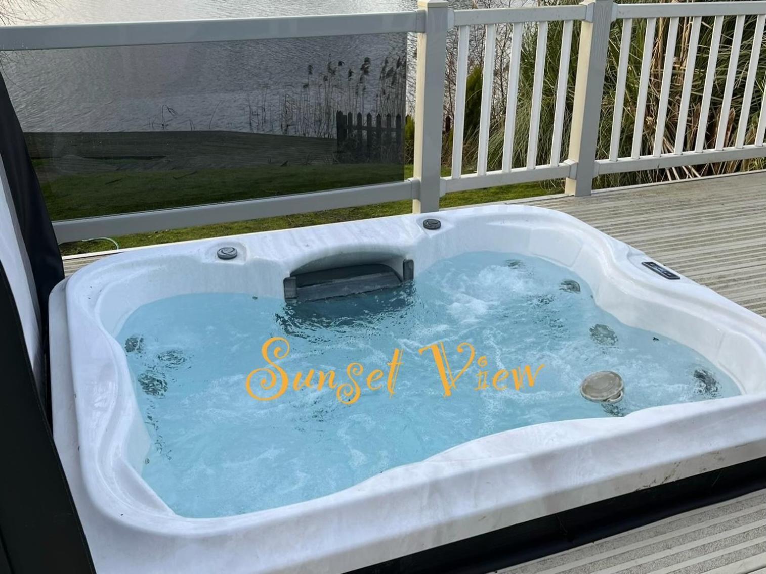 Tattershall Lakes Sunset View Caravan Lakeside, Hot Tub, Garden, Private Fishing Peg & Wifi Екстериор снимка