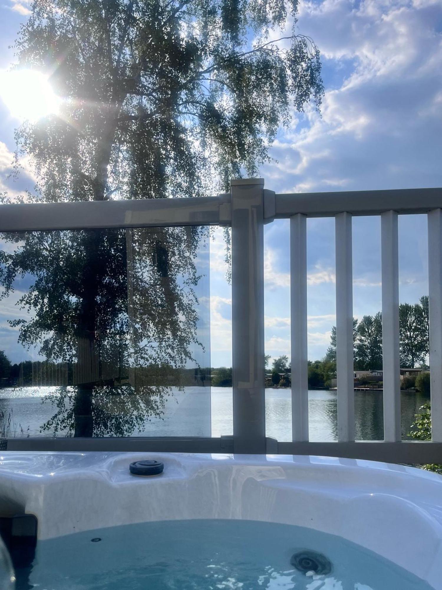 Tattershall Lakes Sunset View Caravan Lakeside, Hot Tub, Garden, Private Fishing Peg & Wifi Екстериор снимка