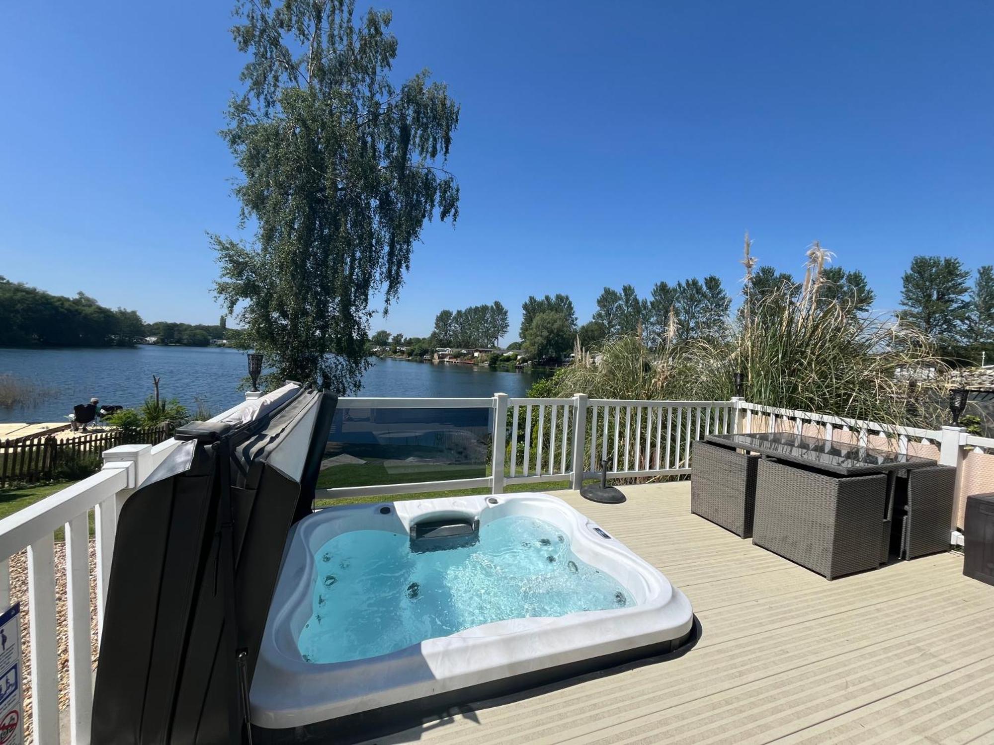 Tattershall Lakes Sunset View Caravan Lakeside, Hot Tub, Garden, Private Fishing Peg & Wifi Екстериор снимка