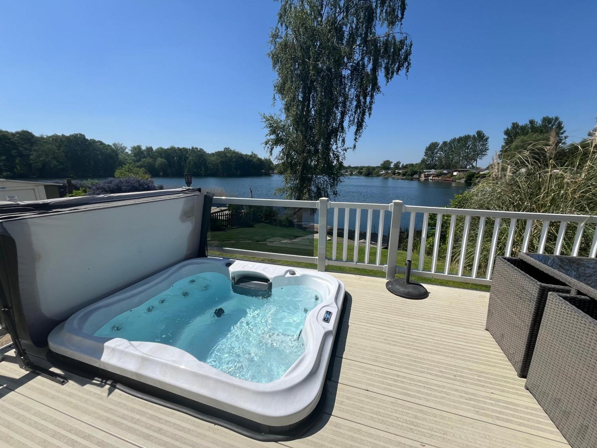 Tattershall Lakes Sunset View Caravan Lakeside, Hot Tub, Garden, Private Fishing Peg & Wifi Екстериор снимка