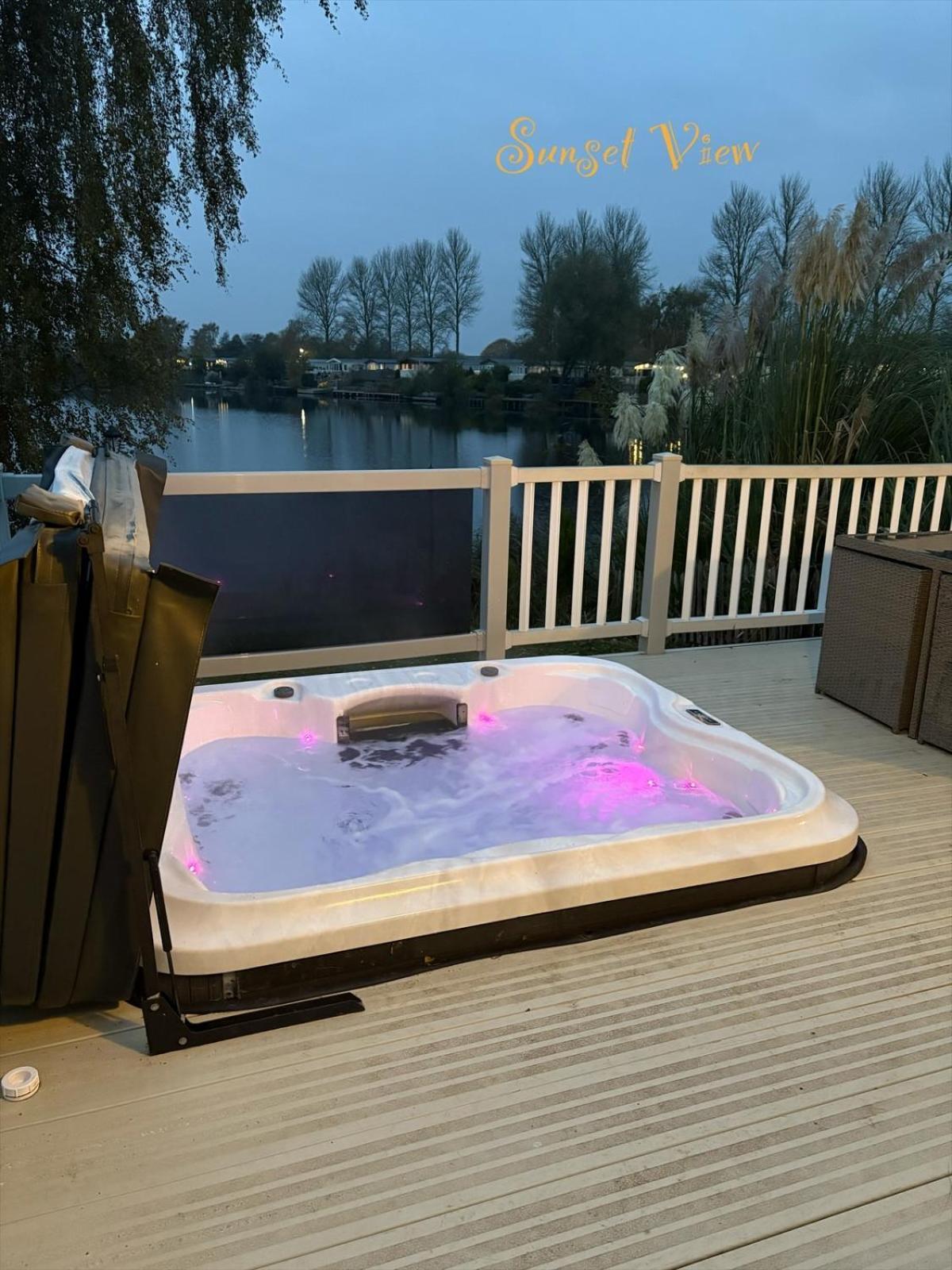 Tattershall Lakes Sunset View Caravan Lakeside, Hot Tub, Garden, Private Fishing Peg & Wifi Екстериор снимка
