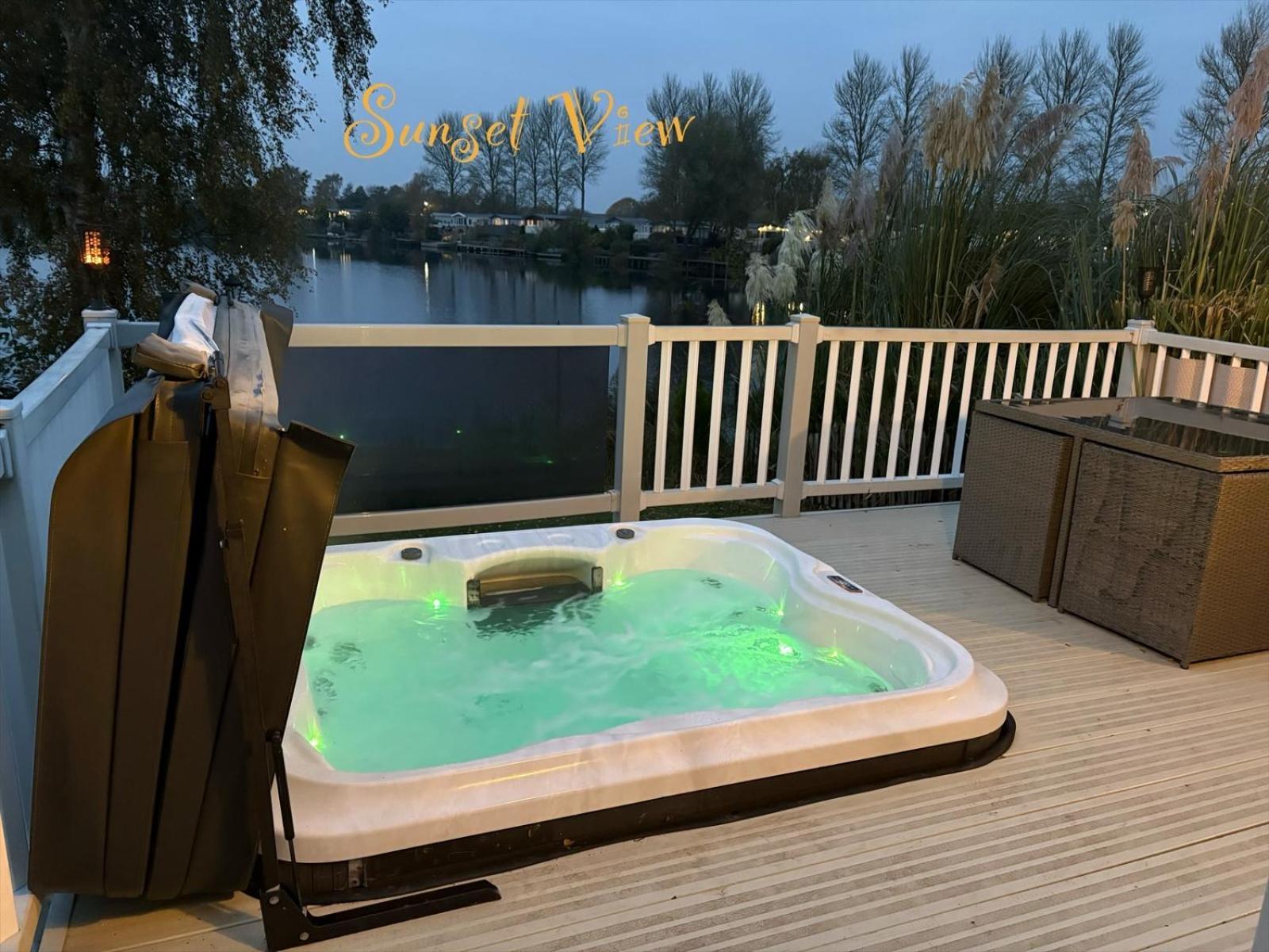 Tattershall Lakes Sunset View Caravan Lakeside, Hot Tub, Garden, Private Fishing Peg & Wifi Екстериор снимка