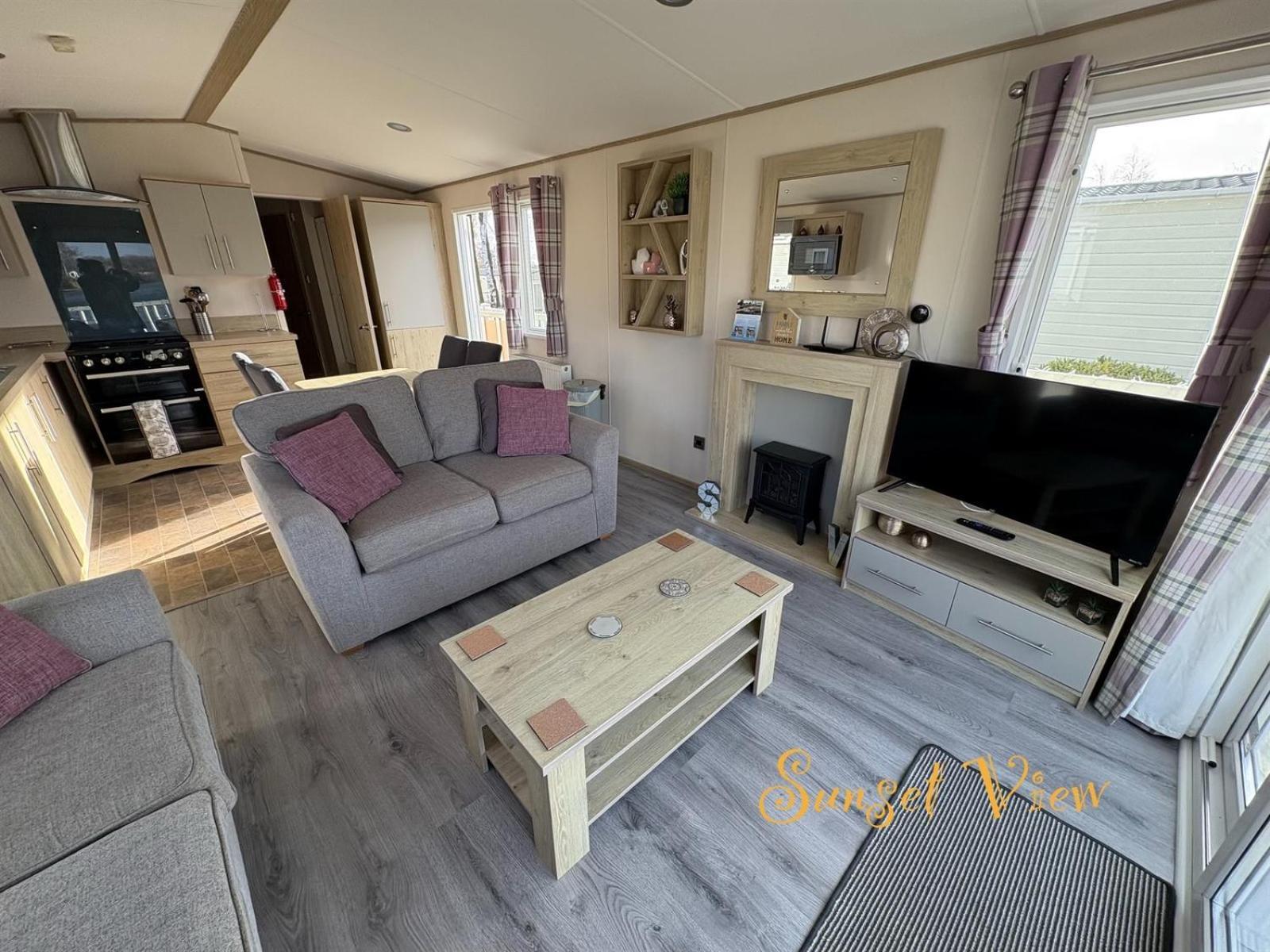 Tattershall Lakes Sunset View Caravan Lakeside, Hot Tub, Garden, Private Fishing Peg & Wifi Екстериор снимка